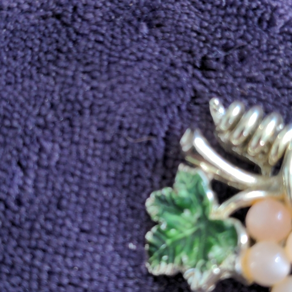 Vintage Style Grape Cluster - Picture 3 of 6